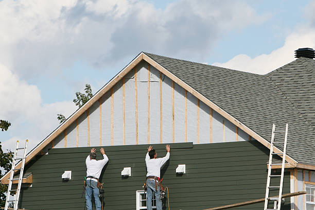 Professional Siding Installation technician working in Girard, OH